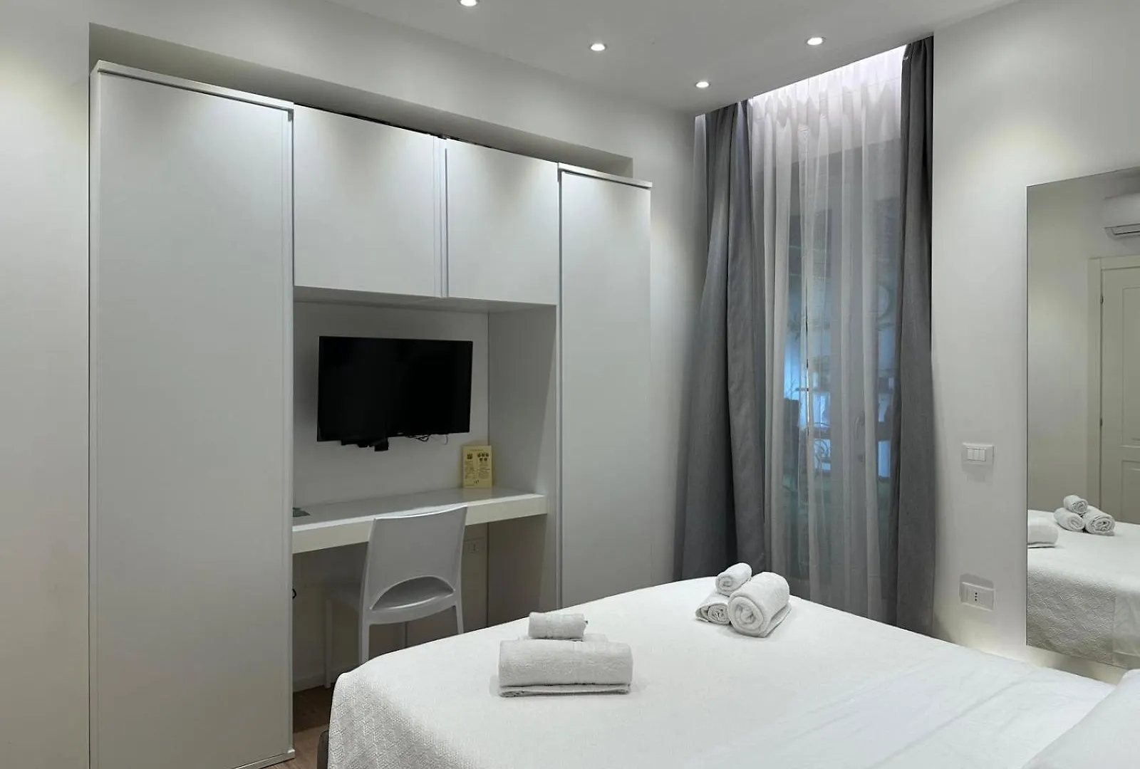 Ceo Luxury Suite Di Cagliari 2*,  Italy